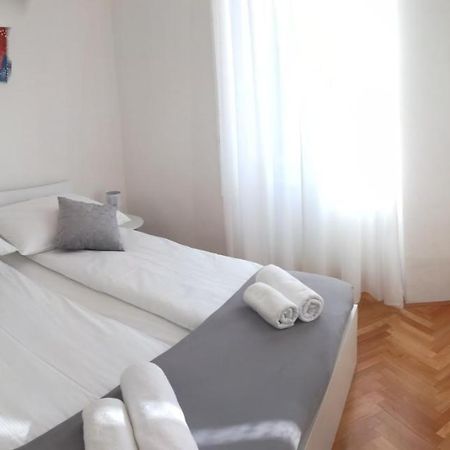 Apartments B&M Sezana Luaran gambar
