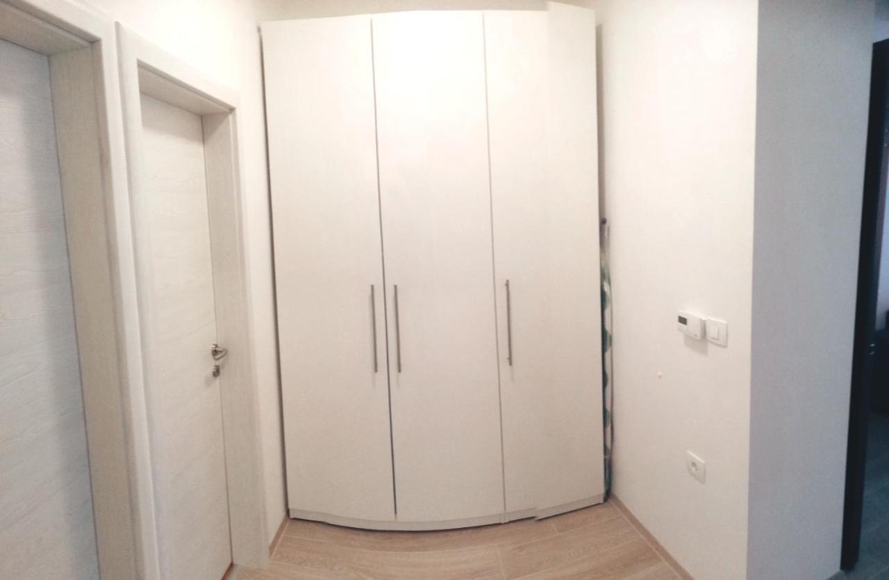 Apartments B&M Sezana Luaran gambar